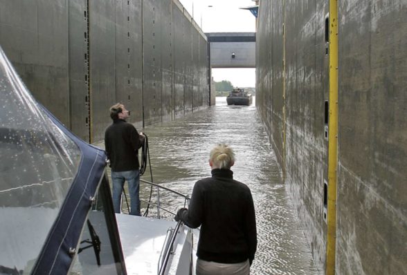 Mittellandkanal Motoryacht © Magazin Seenland