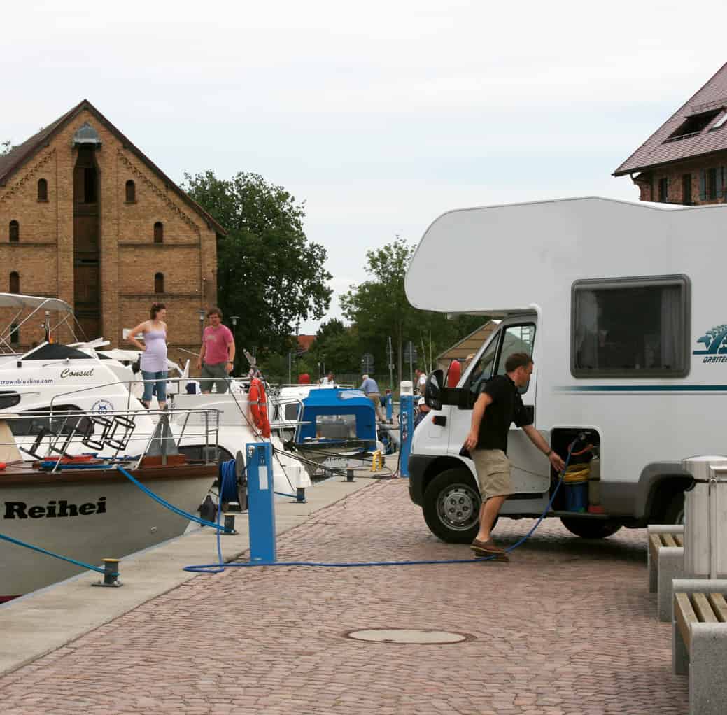 Im Hafen von Neustrelitz gibt es Versorgungseinheiten für Wohnmobile. Foto Thomas Kliem