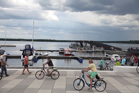 Mit dem Fahrrad zum Hafen am Senftenberger See,