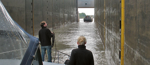 Einmal durch die Riesenschleuse zum Mittellandkanal.