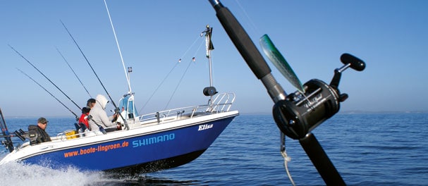 Immer mehr Trollingboote stechen in See - die Angler sind voller Hoffnung auf gute Fänge. Foto: Mathias Fuhrmann Immer mehr Trollingboote stechen in See - die Angler sind voller Hoffnung auf gute Fänge. Foto: Mathias Fuhrmann