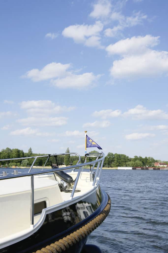 Die Fafnir im Hafen am Röblinsee.