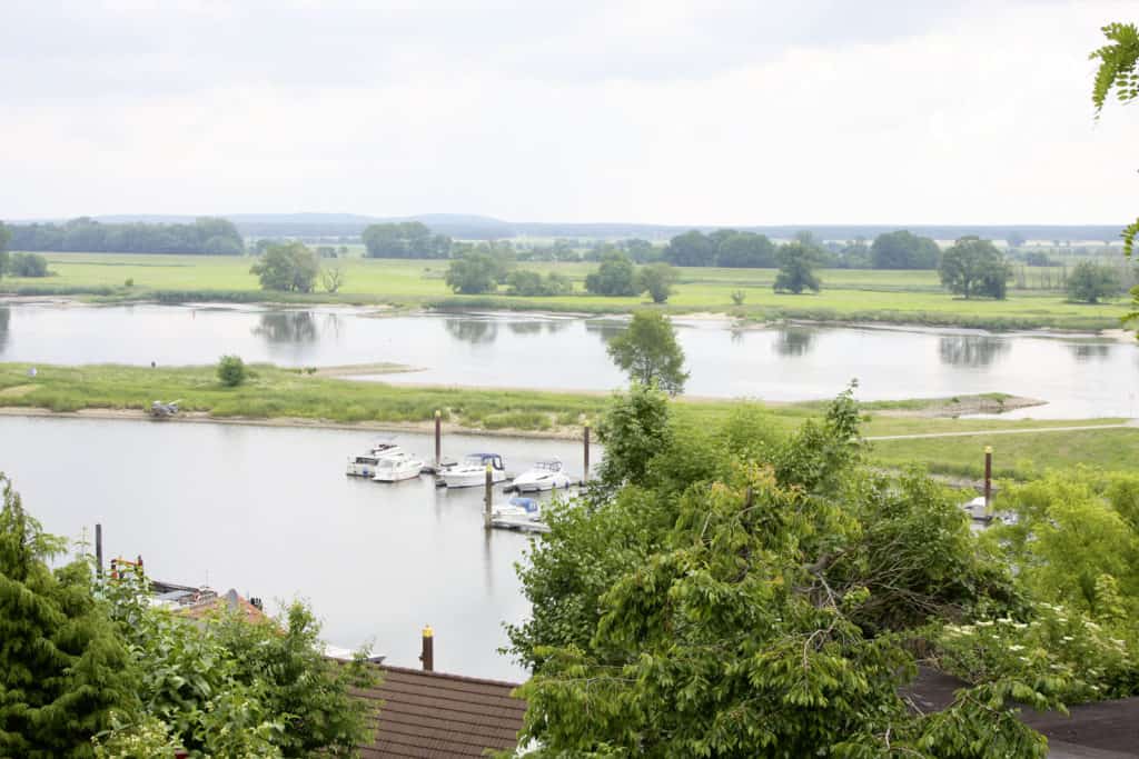 Unser Hausboot „Heruler“ vertäut im Elbhafen von Arneburg.