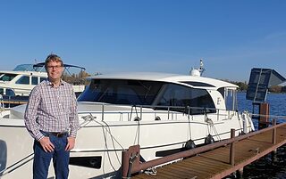 Der Hausboot Profi auf einer Boarncruiser 1280 Elegance