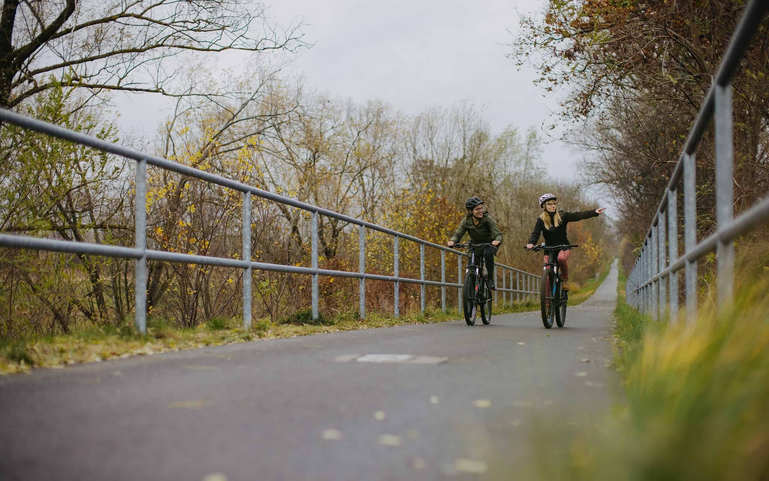 Mit dem Fahrrad die brandenburgische Seenplatte erkunden.